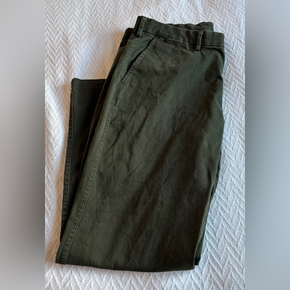 GAP Essential Khaki Straight Pants 38x32 Olive Green